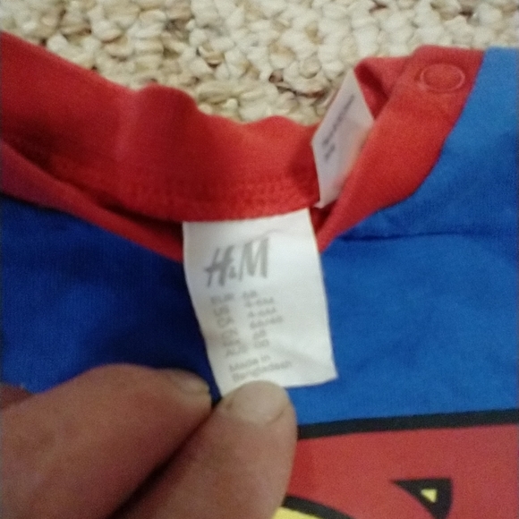Size 4-6 M baby boys Superman onesie pajamas - Picture 6 of 11